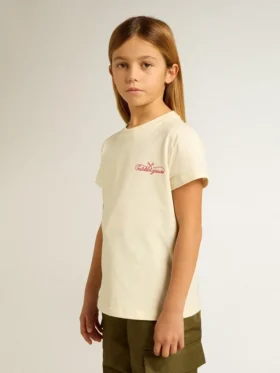 Camiseta de algodón para niñas en blanco desgastado con bordado rojo en el pecho