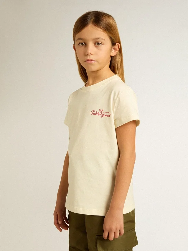 Camiseta de algodón para niñas en blanco desgastado con bordado rojo en el pecho