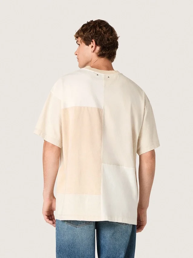 Camiseta de hombre de jersey de algodón con efecto patchwork en blanco y beige