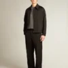Camiseta de hombre en gris antracita con acabado desgastado