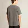 Camiseta de hombre en gris antracita con acabado desgastado