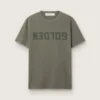 Camiseta de hombre verde oliva con letras doradas