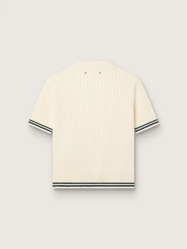 Camiseta de punto blanca para mujer con ribetes en contraste y broche extraíble