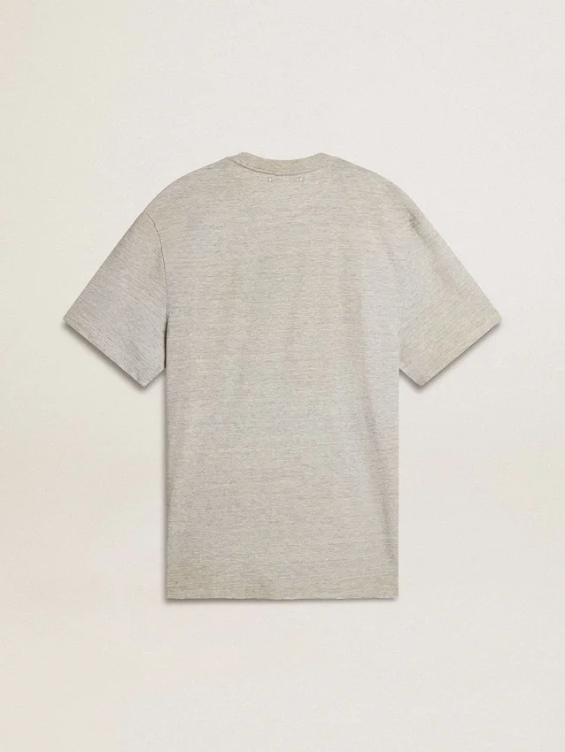 Camiseta gris de hombre con efecto vintage y estampado en la parte delantera