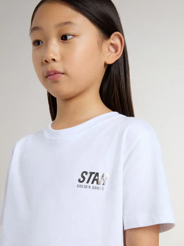 Camiseta infantil de algodón blanco con estampado plateado