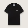 Camiseta negra de hombre con logotipo y estrella blancos en contraste