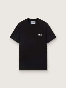 Camiseta negra de hombre con logotipo y estrella blancos en contraste