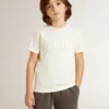 Camiseta para niños de color crema con logotipo en relieve