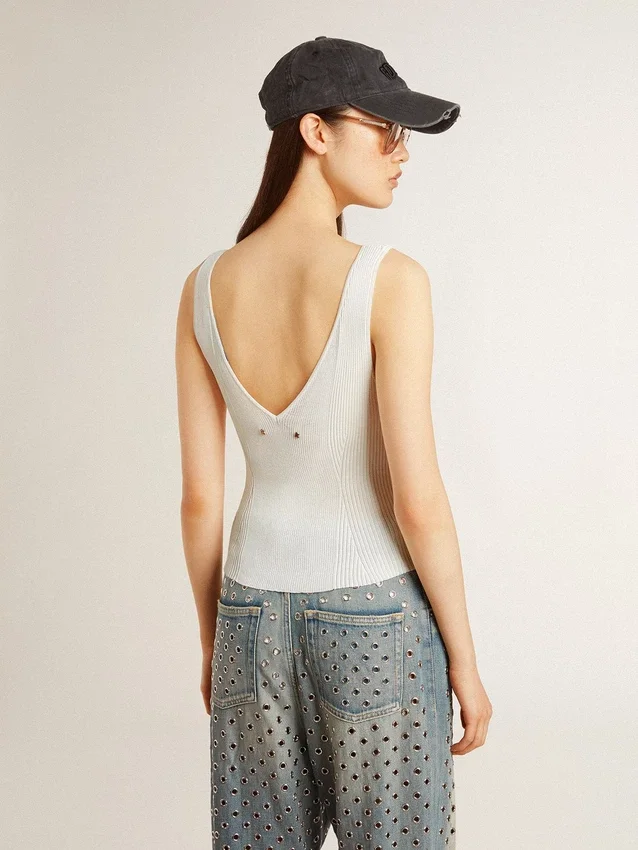 Camiseta sin mangas bordada con ribetes en blanco desgastado