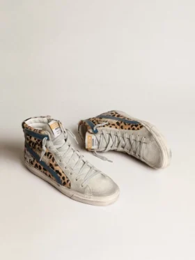 Chanclas Slide de mujer en piel de potro con estampado de leopardo y estrella de cuero plateada