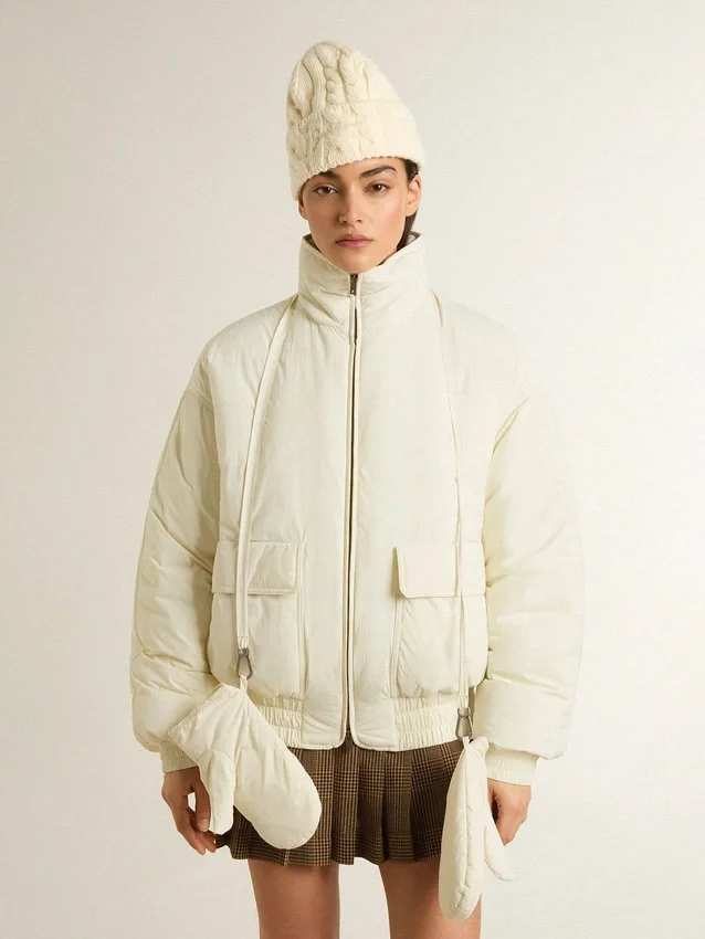 Chaqueta acolchada de color crema para mujer