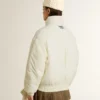Chaqueta acolchada de color crema para mujer