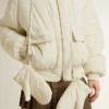 Chaqueta acolchada de color crema para mujer