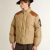 Chaqueta bomber beige con detalles de piel y parches