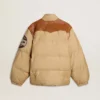 Chaqueta bomber beige con detalles de piel y parches