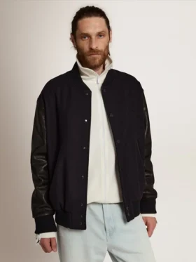 Chaqueta bomber de hombre de lana azul oscuro con mangas de cuero