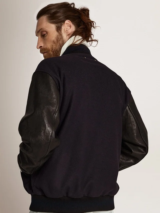 Chaqueta bomber de hombre de lana azul oscuro con mangas de cuero