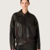 Chaqueta bomber de mujer en piel napa burdeos oscuro con bordados florales
