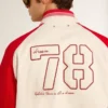 Chaqueta bomber en blanco desgastado y rojo con bordados
