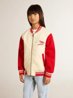 Chaqueta bomber infantil de algodón en tonos beige y rojo con bordado en el pecho