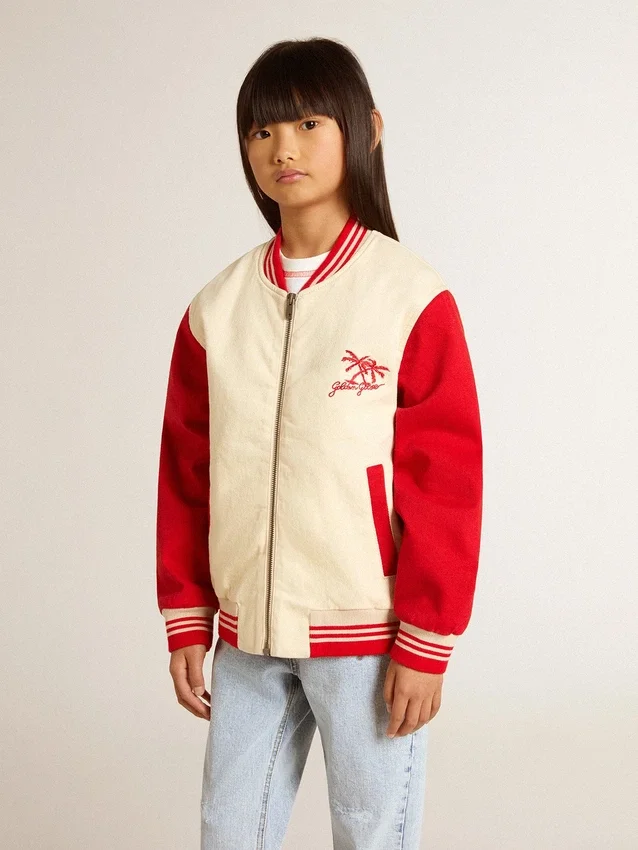 Chaqueta bomber infantil de algodón en tonos beige y rojo con bordado en el pecho