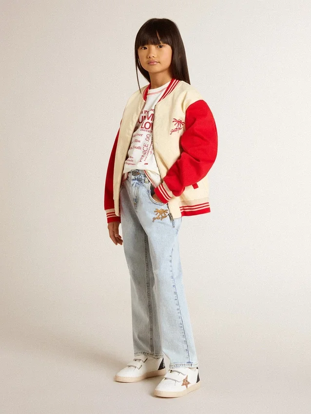 Chaqueta bomber infantil de algodón en tonos beige y rojo con bordado en el pecho
