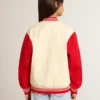 Chaqueta bomber infantil de algodón en tonos beige y rojo con bordado en el pecho