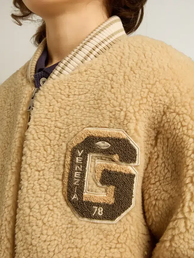 Chaqueta bomber infantil de forro polar en color beige