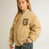 Chaqueta bomber infantil de forro polar en color beige