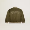 Chaqueta bomber infantil de nailon verde militar con letras en la espalda
