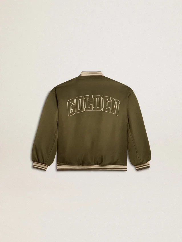 Chaqueta bomber infantil de nailon verde militar con letras en la espalda