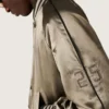 Chaqueta bomber unisex de satén verde con dobladillos y cuello acanalados