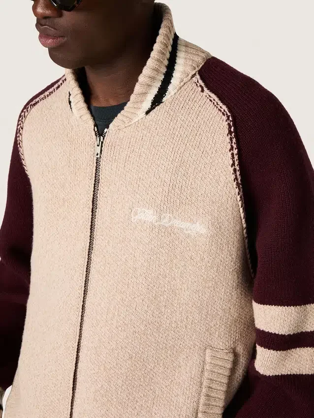 Chaqueta bomber unisex en punto jacquard blanco y burdeos
