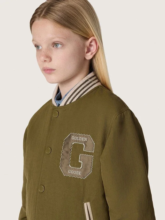 Chaqueta bomber unisex Journey en sarga de nailon verde militar con parche bordado