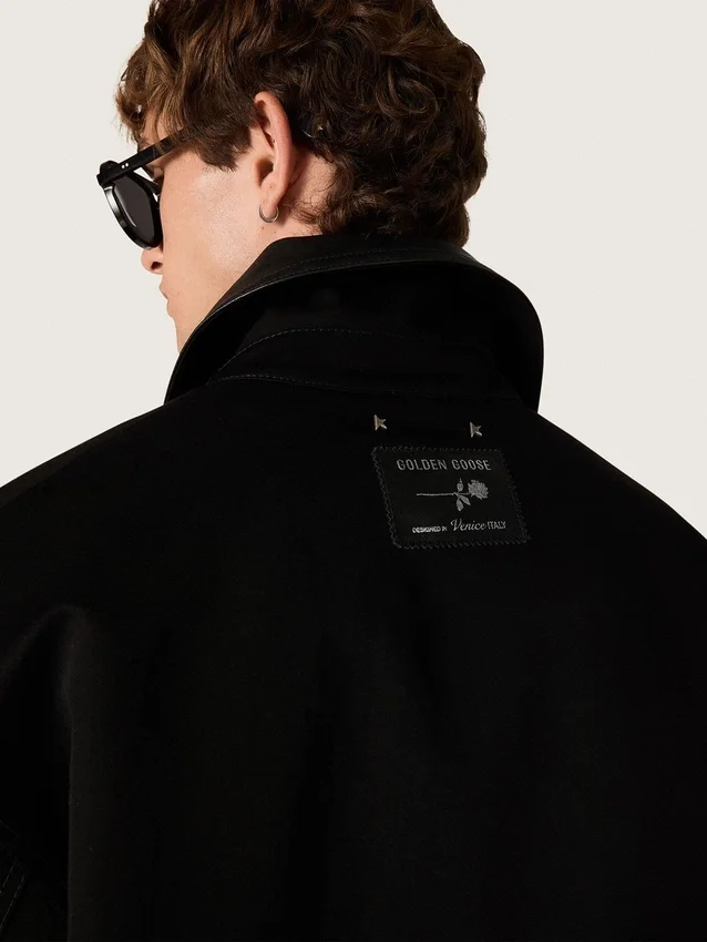 Chaqueta corta acolchada para hombre de algodón negro con cuello de piel