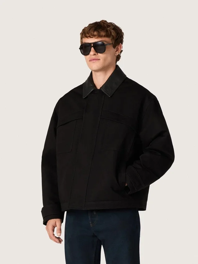 Chaqueta corta acolchada para hombre de algodón negro con cuello de piel