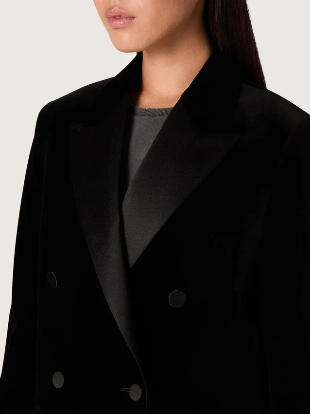 Chaqueta de doble botonadura para mujer en terciopelo negro con solapas de satén negro