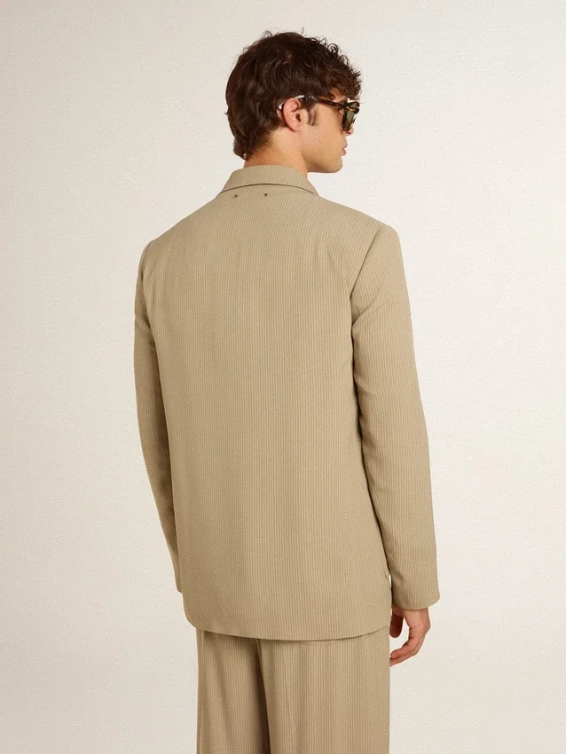 Chaqueta de hombre de corte oversize, de un solo pecho y con rayas finas en color beige