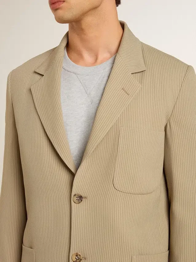 Chaqueta de hombre de corte oversize, de un solo pecho y con rayas finas en color beige