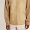 Chaqueta de hombre de piel nobuk color travertino con mangas y espalda de mezcla de lana