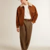 Chaqueta de hombre en piel dividida color tabaco con cuello de borreguillo