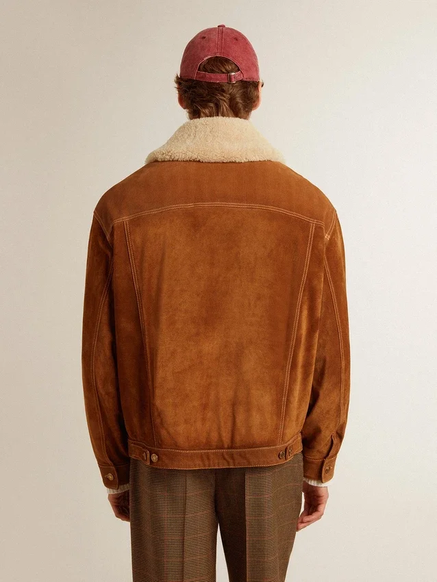 Chaqueta de hombre en piel dividida color tabaco con cuello de borreguillo