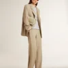 Chaqueta de mujer de corte sencillo con rayas finas en color beige y corte oversize