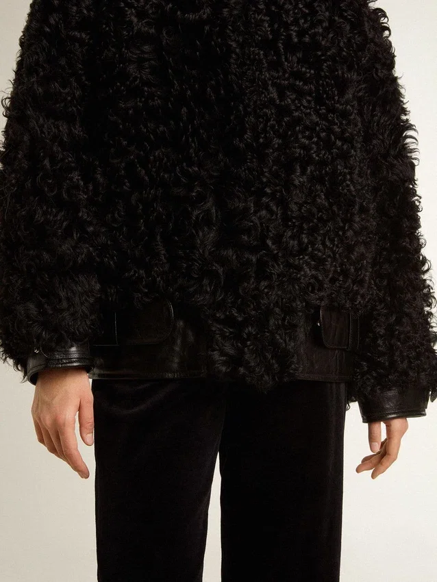 Chaqueta de piel de oveja negra para mujer