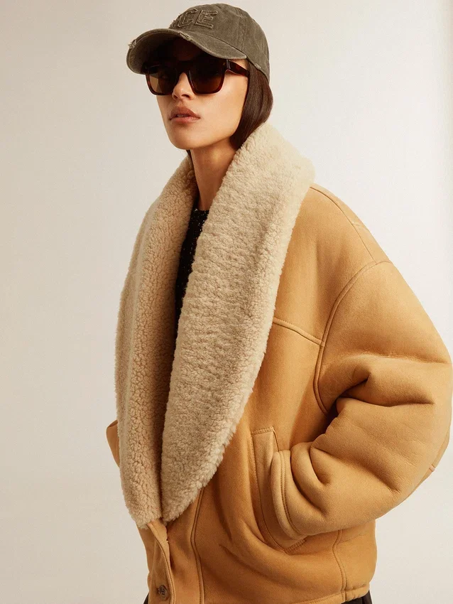Chaqueta de piel de oveja para mujer con amplio cuello chal de borreguillo