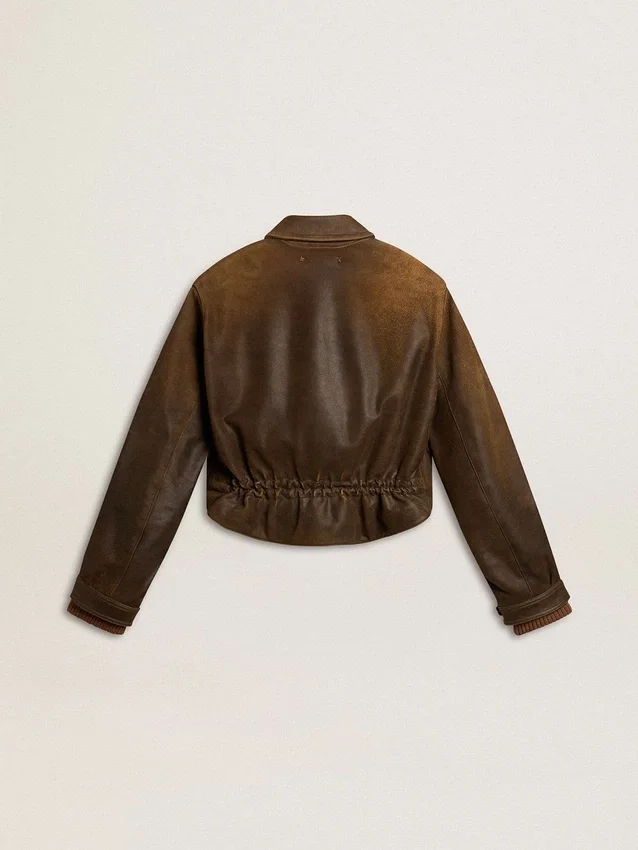Chaqueta motera corta de piel marrón para mujer con cremallera