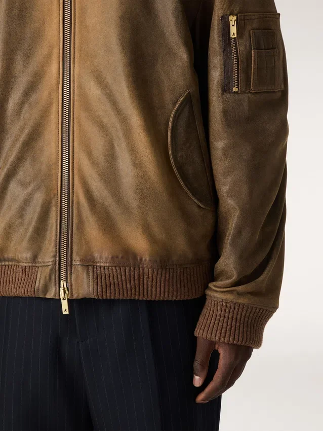 Chaqueta motera de cuero marrón con efecto desgastado