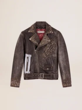 Chaqueta motera de cuero para hombre con tachuelas martilladas y cinta adhesiva