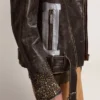 Chaqueta motera de cuero para hombre con tachuelas martilladas y cinta adhesiva