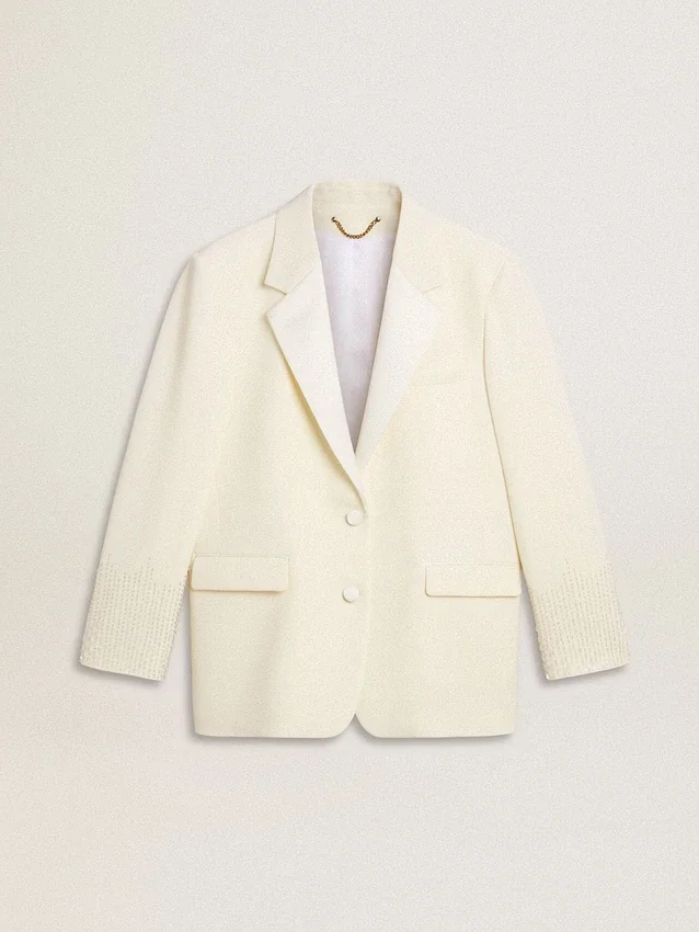 Chaqueta oversize de un solo pecho en color blanco con efecto seda y bordados
